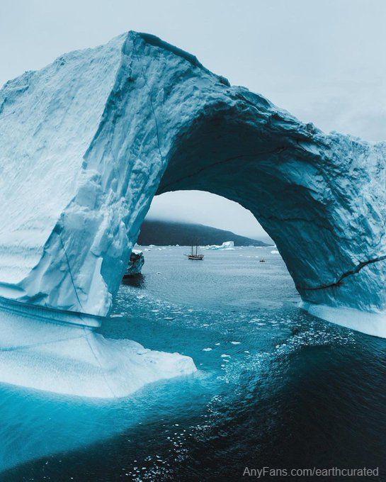 The colossal ice structures of